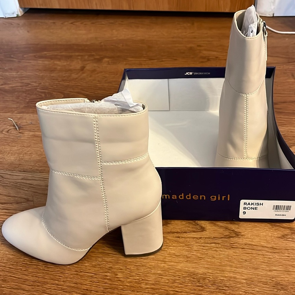Madden Girl rakish bone size 9 boot